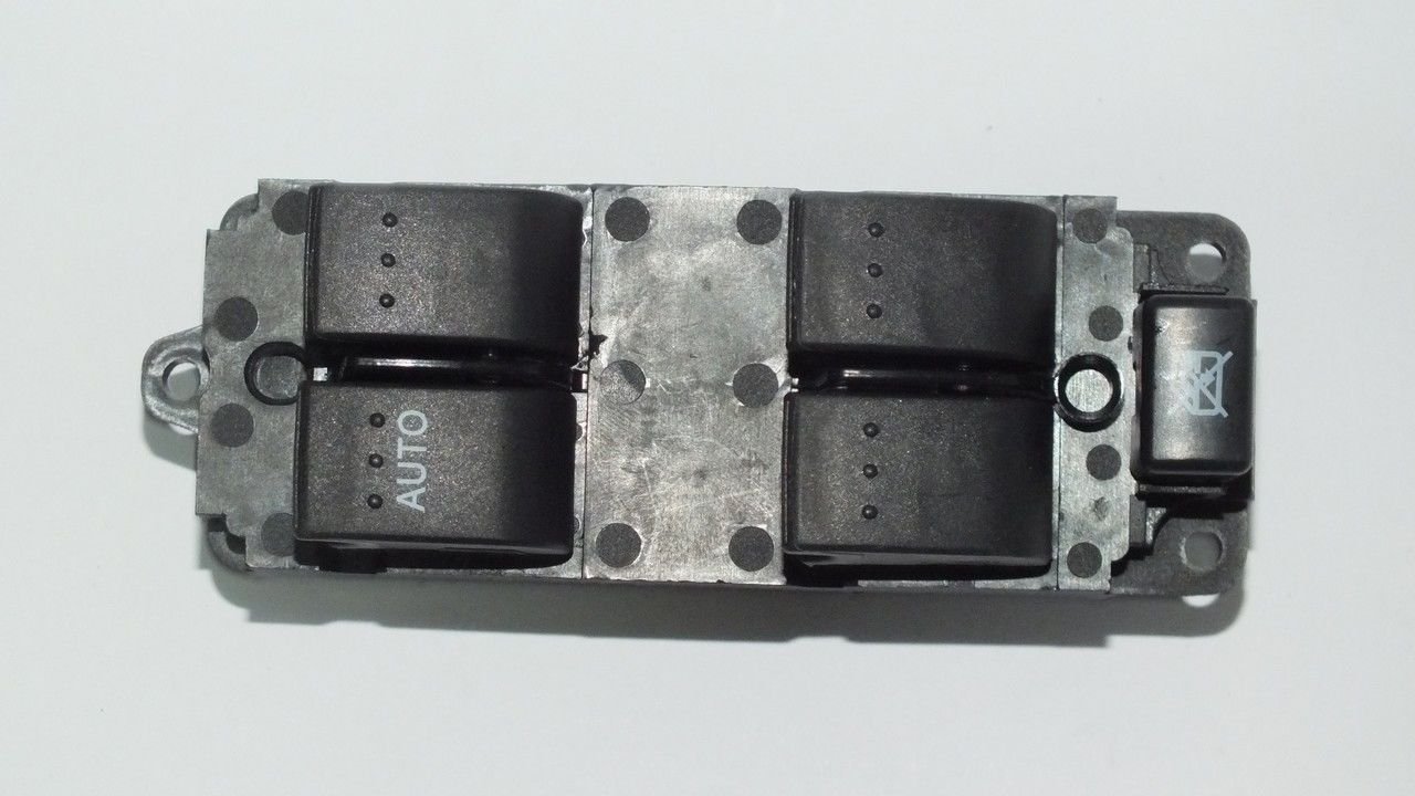 MAZDA 3 2004-2009 CAM DÜĞMESİ ÖN SOL