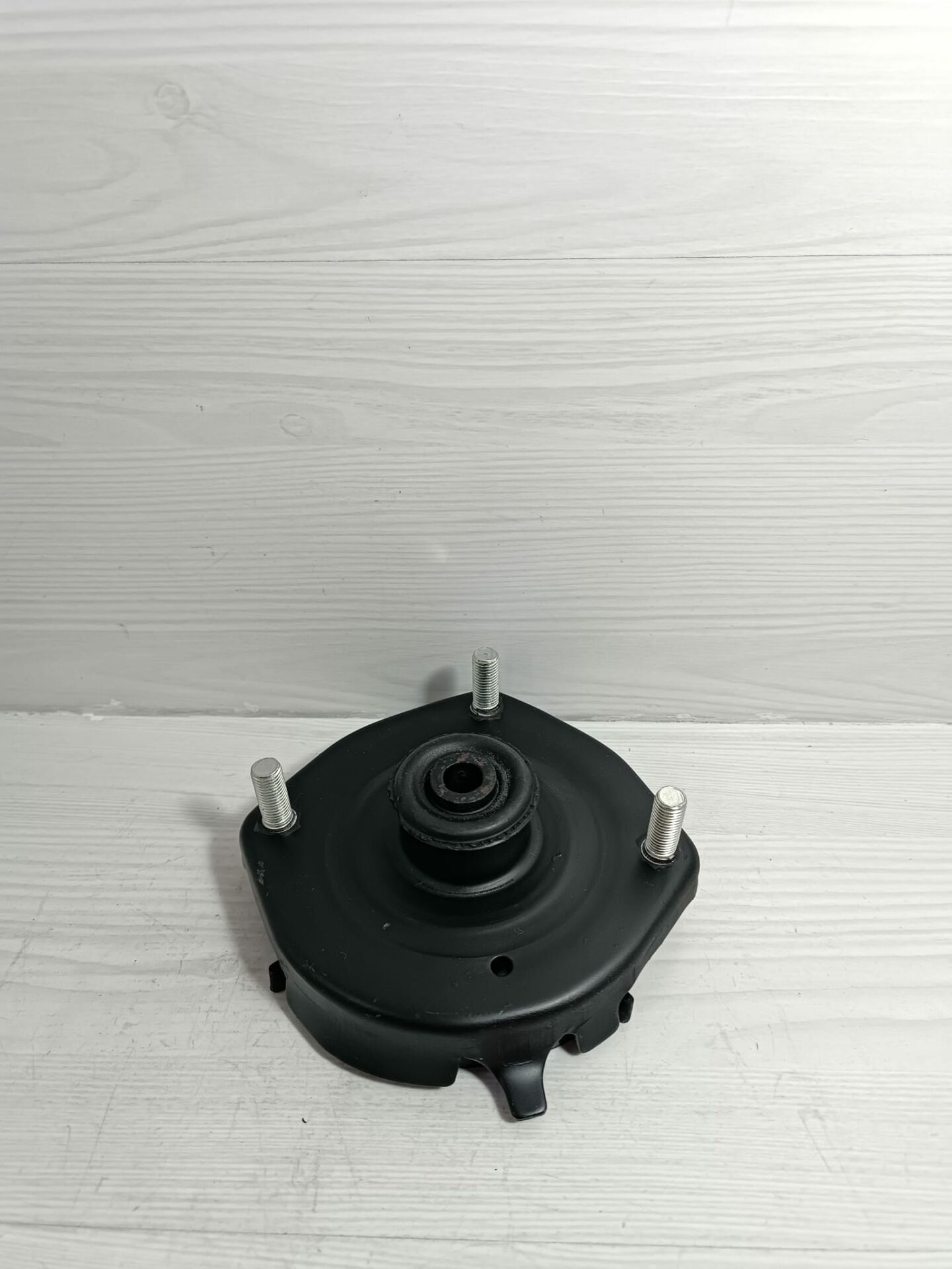 323 99- amortısör takozu arka sag