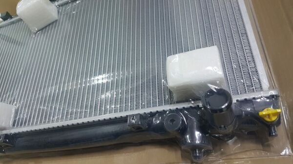 RADYATÖR su CORONA carina 92-97 M/T düz vites