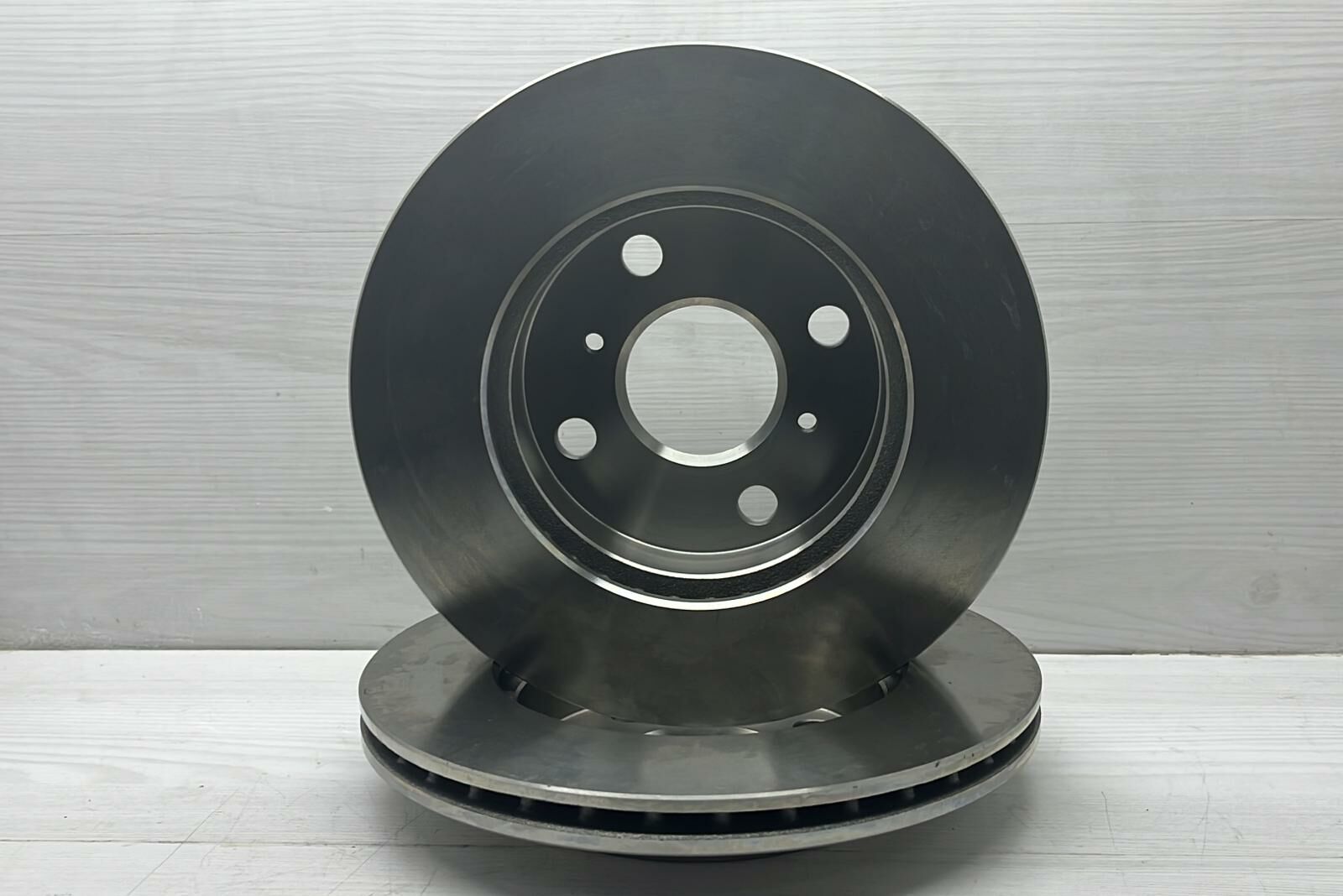 yaris ön fren diski 235mm.1999-2005