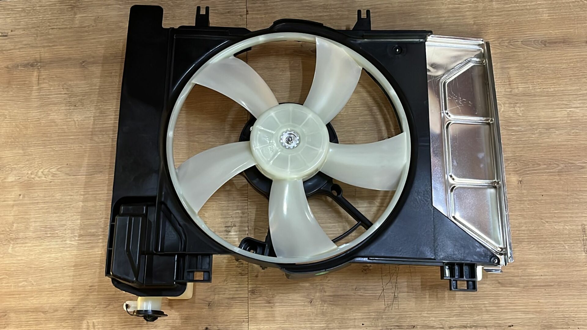 FAN YARIS 12-