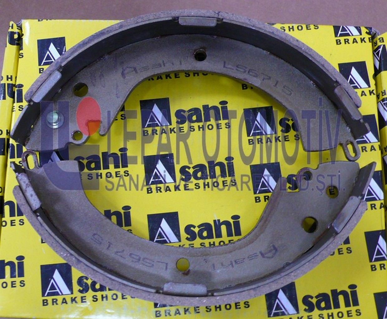 L200 1996-2006 4X2 FREN BALATASI ARKA PABUÇLU