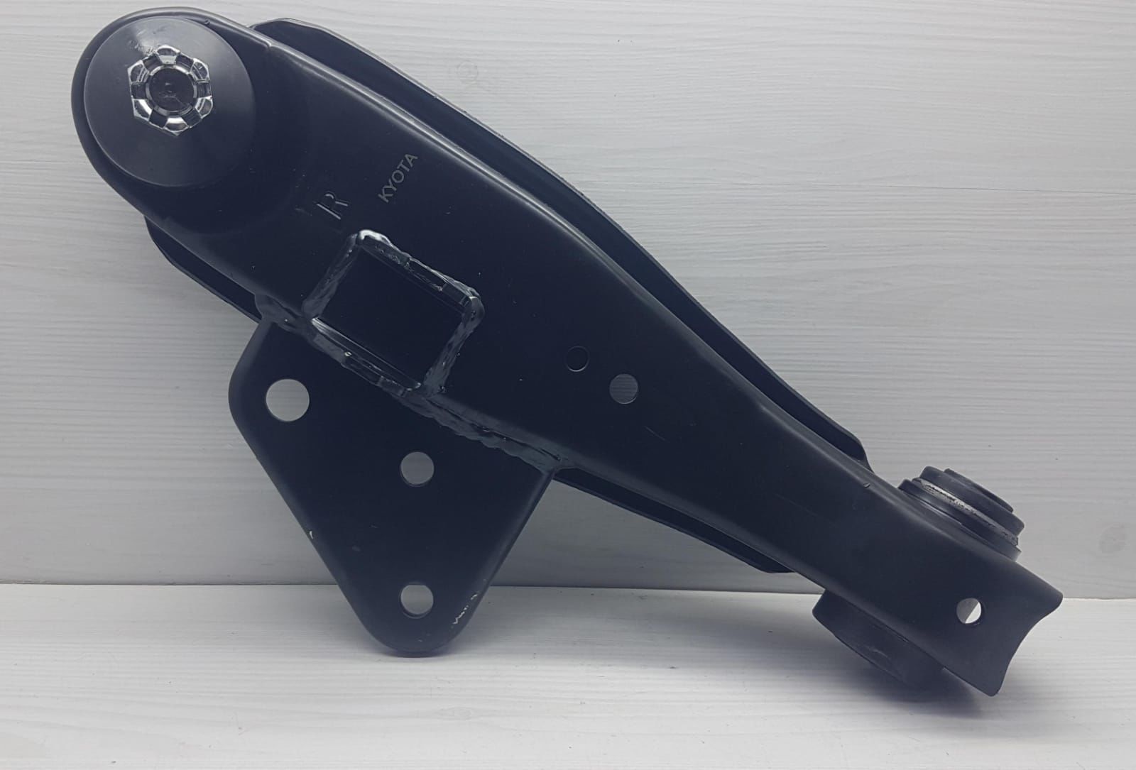 salıncak h100 Kamyonet Sağ 1997-2004 alt tabla rotil