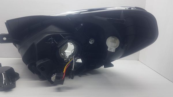 Far Era Sağ 2009- Beyaz elektrikli Motoru Üstünde