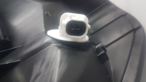 Far Era Sağ 2009- Beyaz elektrikli Motoru Üstünde