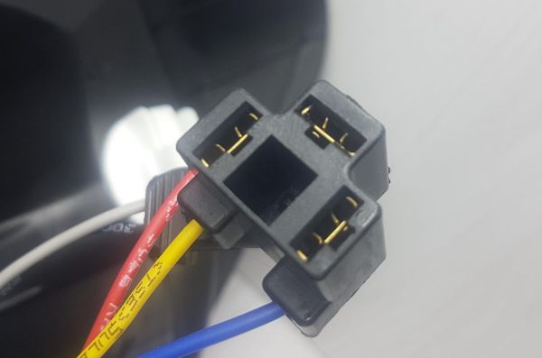 Far Era Sağ 2009- Beyaz elektrikli Motoru Üstünde