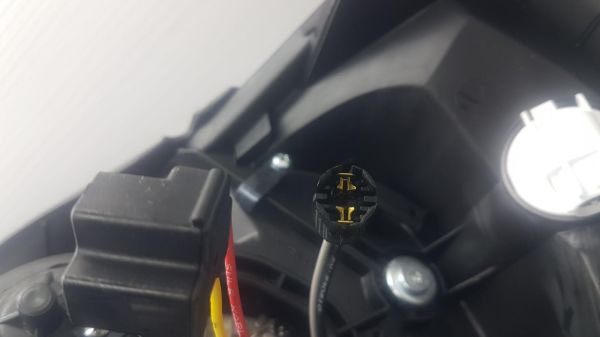 Far Era Sağ 2009- Beyaz elektrikli Motoru Üstünde