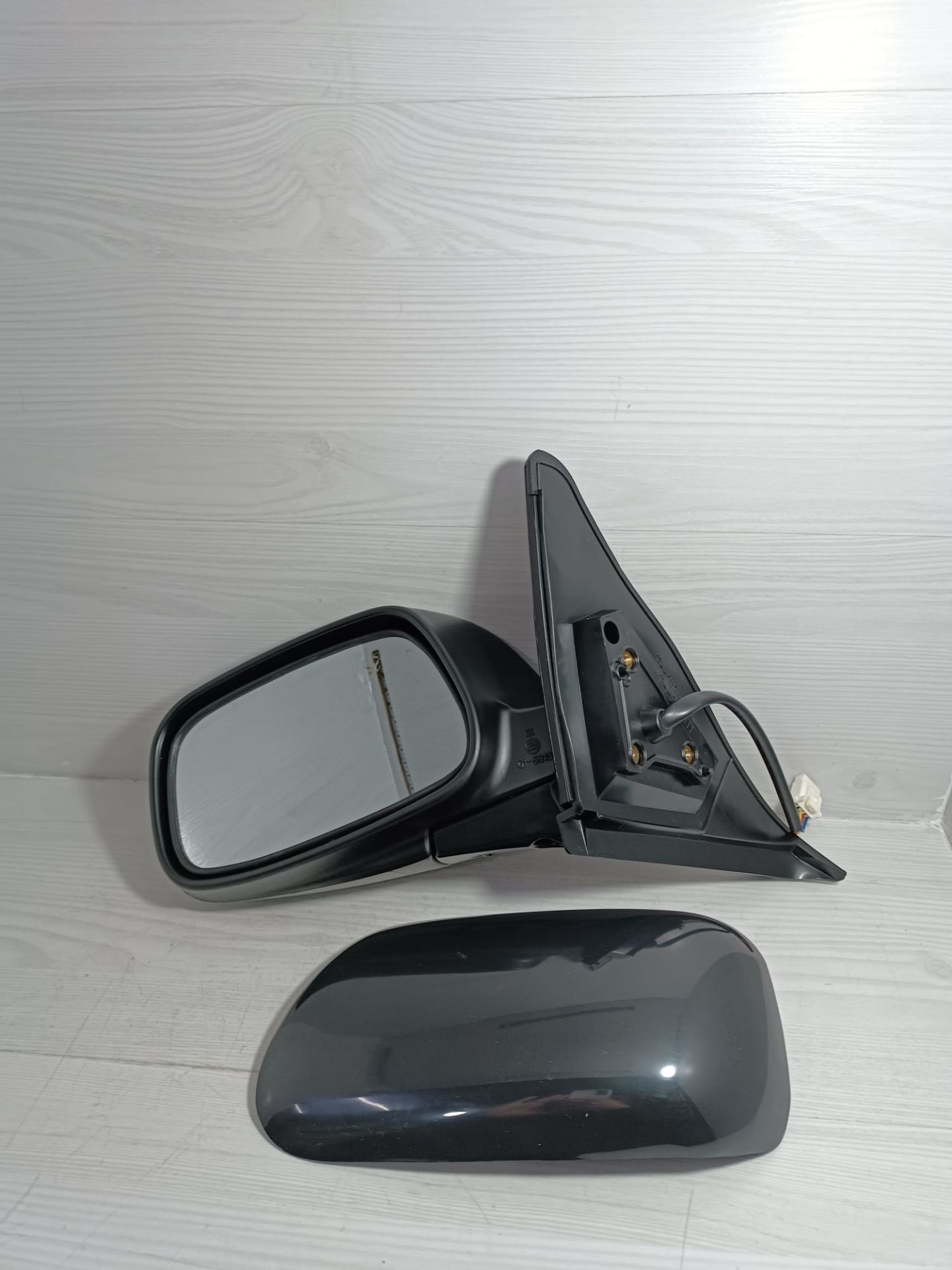 Avensis ayna sol 97-02 elkli 5 fişli