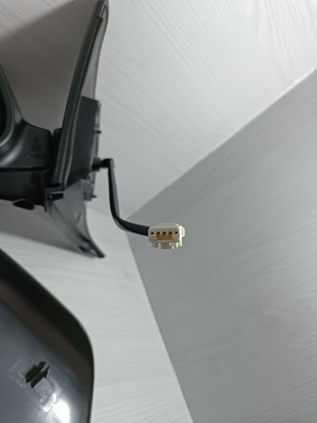 Avensis ayna sol 97-02 elkli 5 fişli