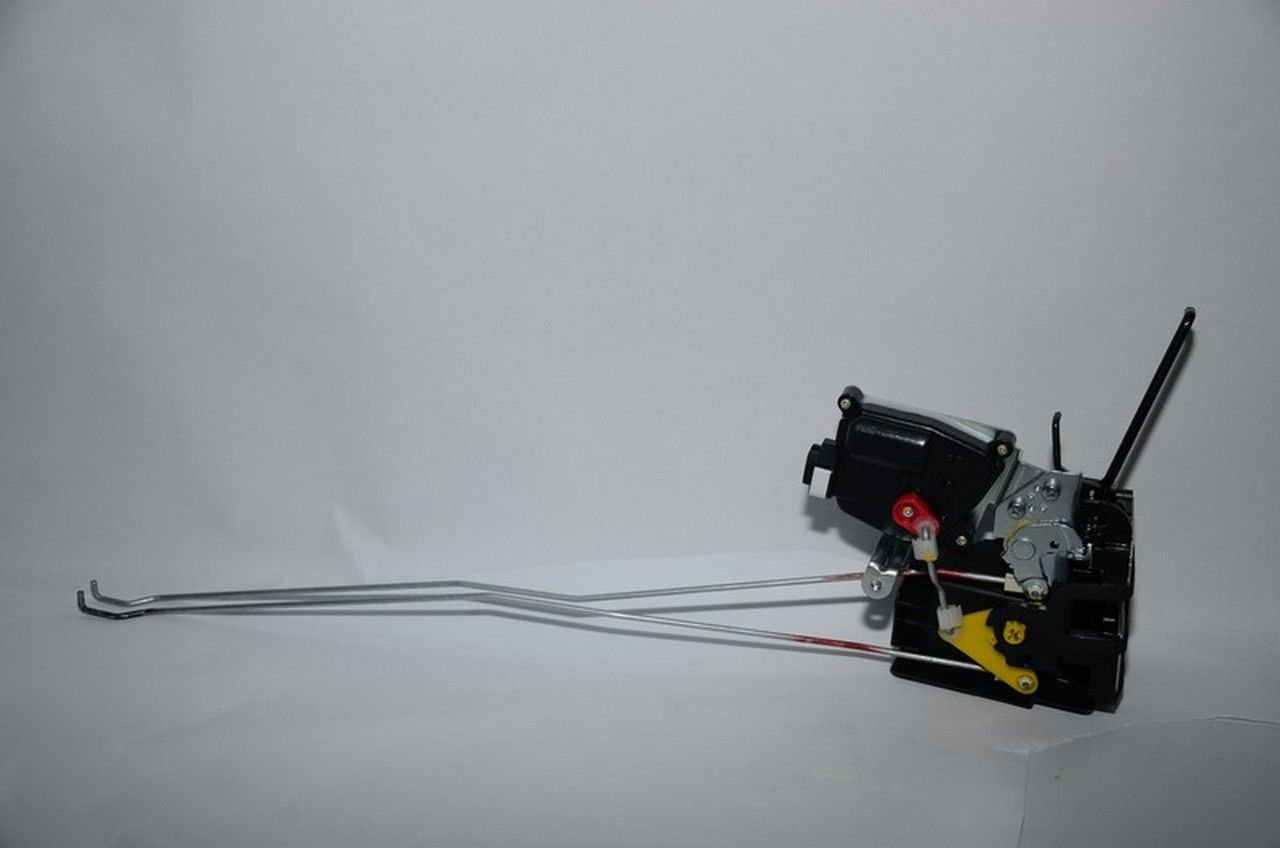 H 100 KMY 2004 ÖN KAPI KİLİDİ SOL MOTORLU