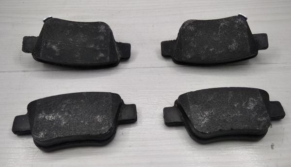 Balata Arka Avensis 03-08/Verso