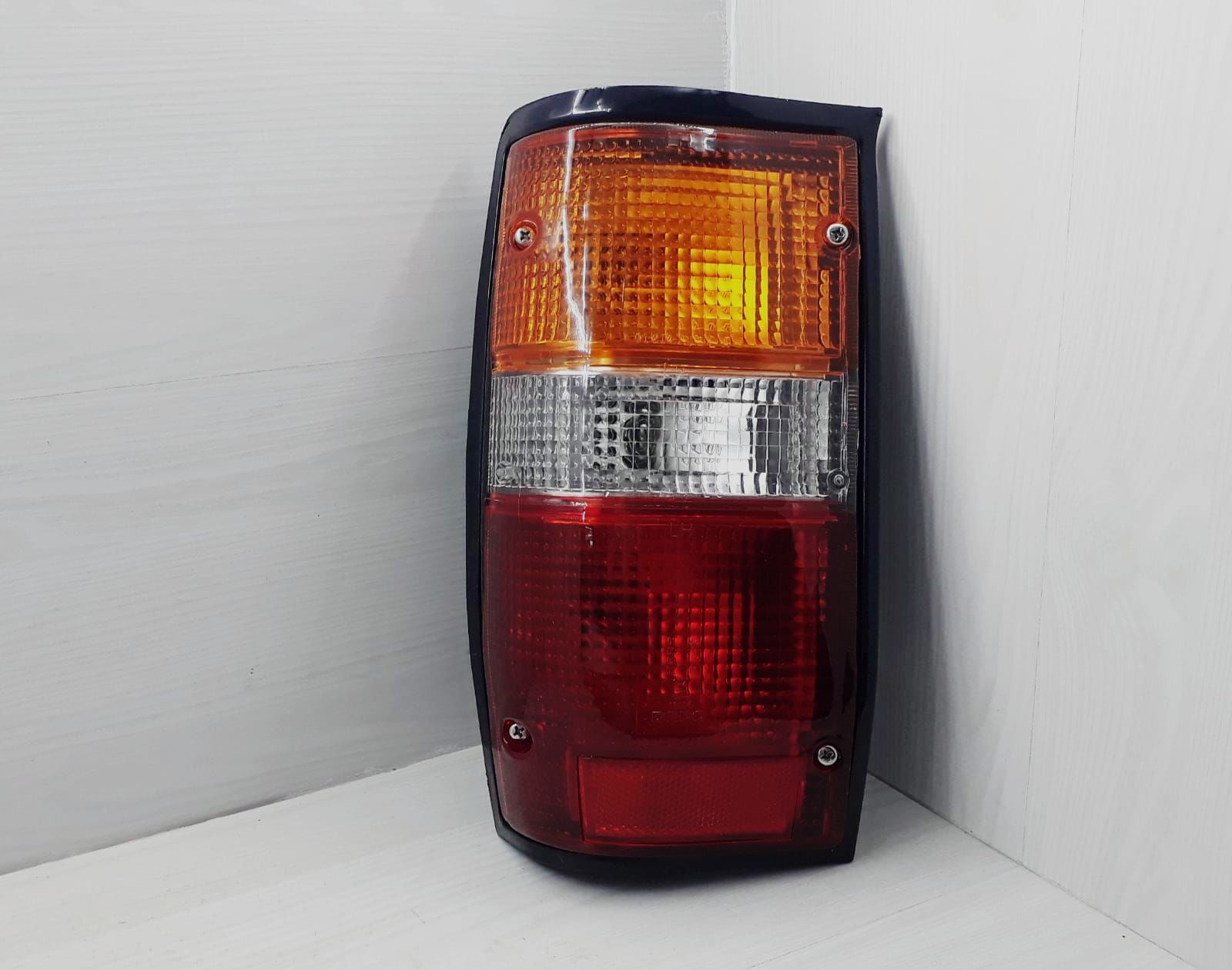 Mıtsubıshı l200 90-98 stop sol siyah