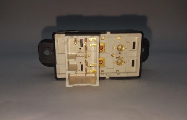 CAM DÜGME KMY 2005- SAG