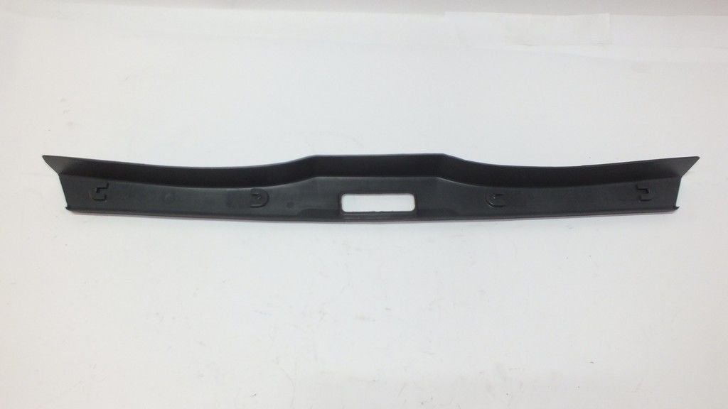 COROLLA 1993-1997 ARKA BAGAJ PLASTİĞİ (KİLİT KARŞILIĞI ÜST PLASTİĞİ)