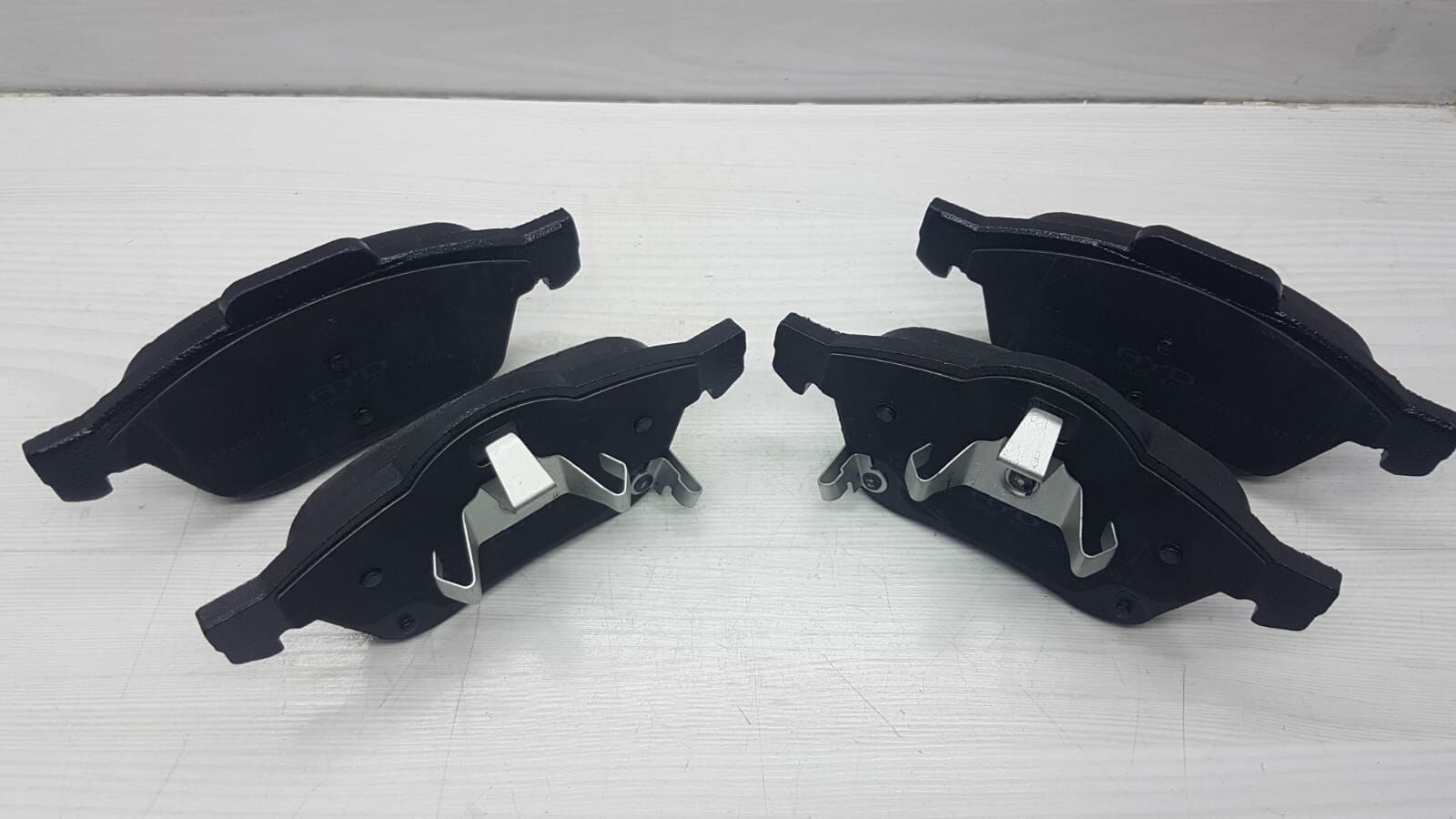 BALATA ÖN AVENSIS 00-02 BENZ/DIZEL