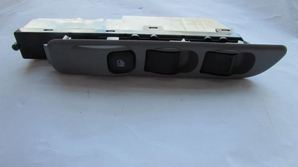 FUSO CANTER 839 / 859 CAM AÇMA DÜĞMESİ SOL 24V