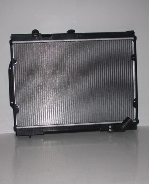 L 200 91-96 RADYATÖR DÜZ VİTES BRAZING TİP