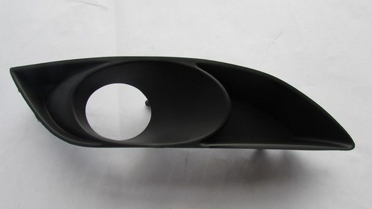 AURIS 2007-2009 SİS LAMBA KAPAĞI (SİS DELİKLİ) SAĞ