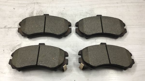 Balata Ön Elantra 04- Üstü Kulakli