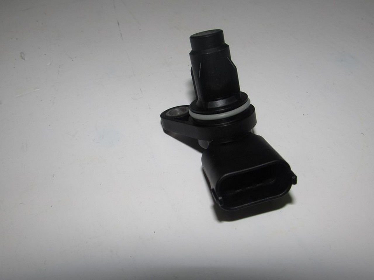 i201.4 /i30 1.6 /BLUE/CERATO 07-12/ELANTRA  11-/TUCSON 15-/SPORTAGE 11- EKSANTRİK POZİSYON SENSÖRÜ