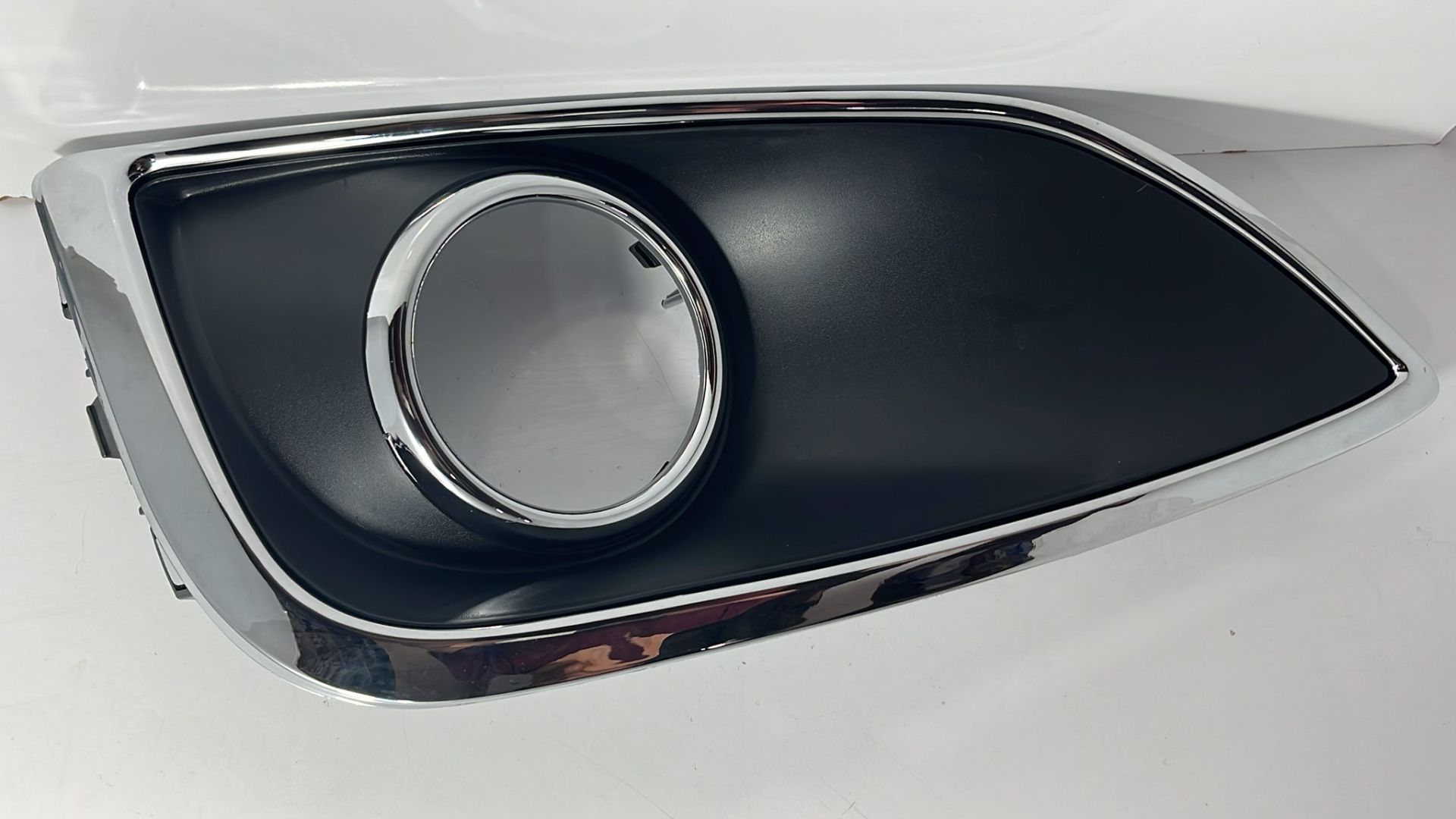 Sis kapağı ix-35 10-15 Sol Sisli Kenarlari Krom