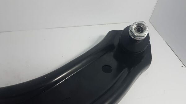 sx4 salıncak sol 13-/vıtara 15- alt tabla rotil