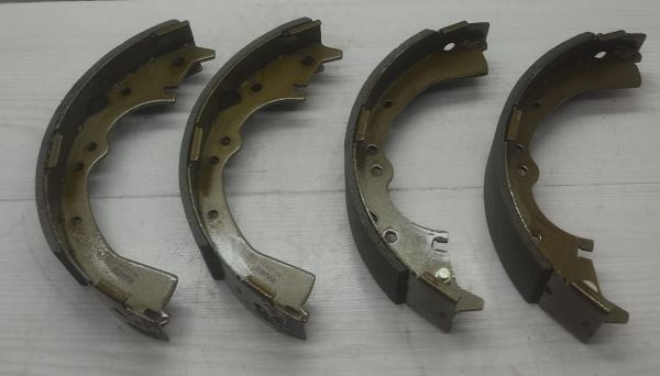 BALATA ARKA HILUX 06-11 4X2 PABUC