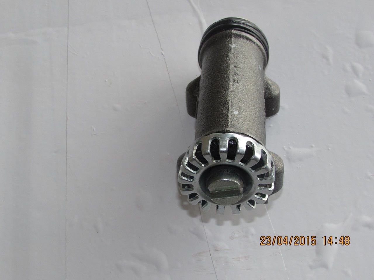 HD 75 04- ARKA FREN MERKEZİ SOL(İÇ TEKER) 4 CİVATA