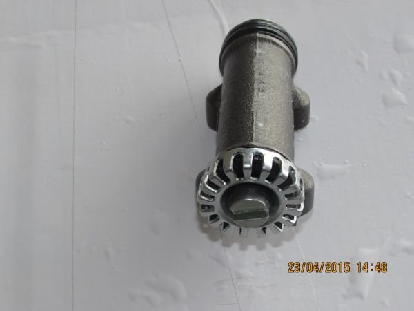 HD 75 04- ARKA FREN MERKEZİ SOL(İÇ TEKER) 4 CİVATA