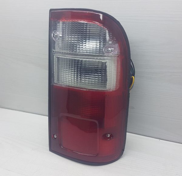 Stop Hilux Sağ 97-05 lamba