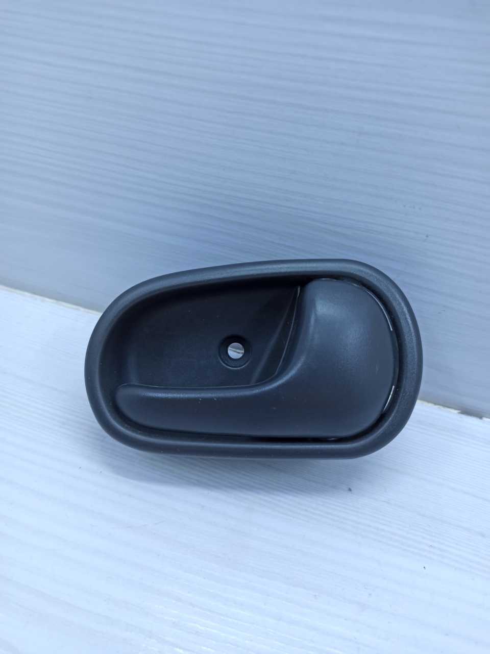 Mazda 323 1995-1998 Kapı Kolu On Ic Sag Ortadan Delik