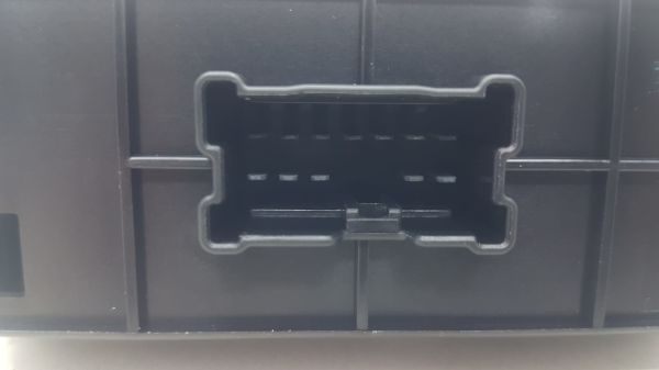 CAM DÜGME QASHQAI 14-16 SAG JUKE DİK SOKET 12 PIN