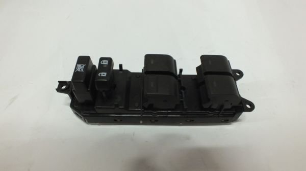 AURIS 2010-2012 CAM DUGMESI ON SOL