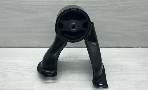 Motor Takozu Lancer 03-08 Arka Düz/Otom