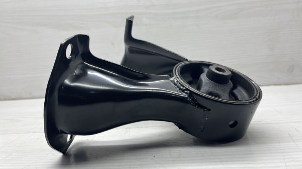 Motor Takozu Lancer 03-08 Arka Düz/Otom