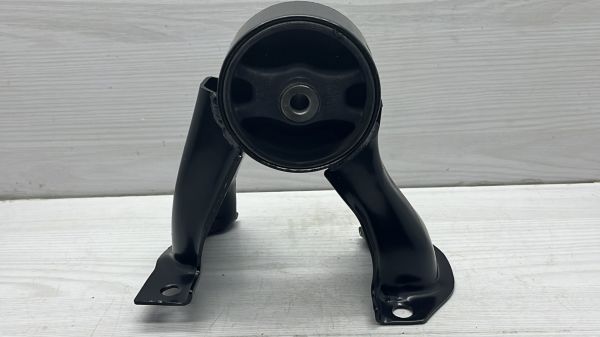 Motor Takozu Lancer 03-08 Arka Düz/Otom