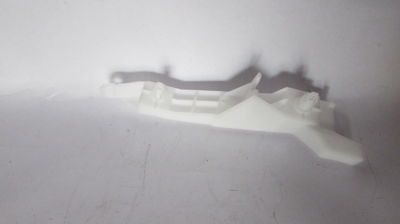 L200 2010- ÖN TAMPON BAĞLANTI BRAKETİ SOL