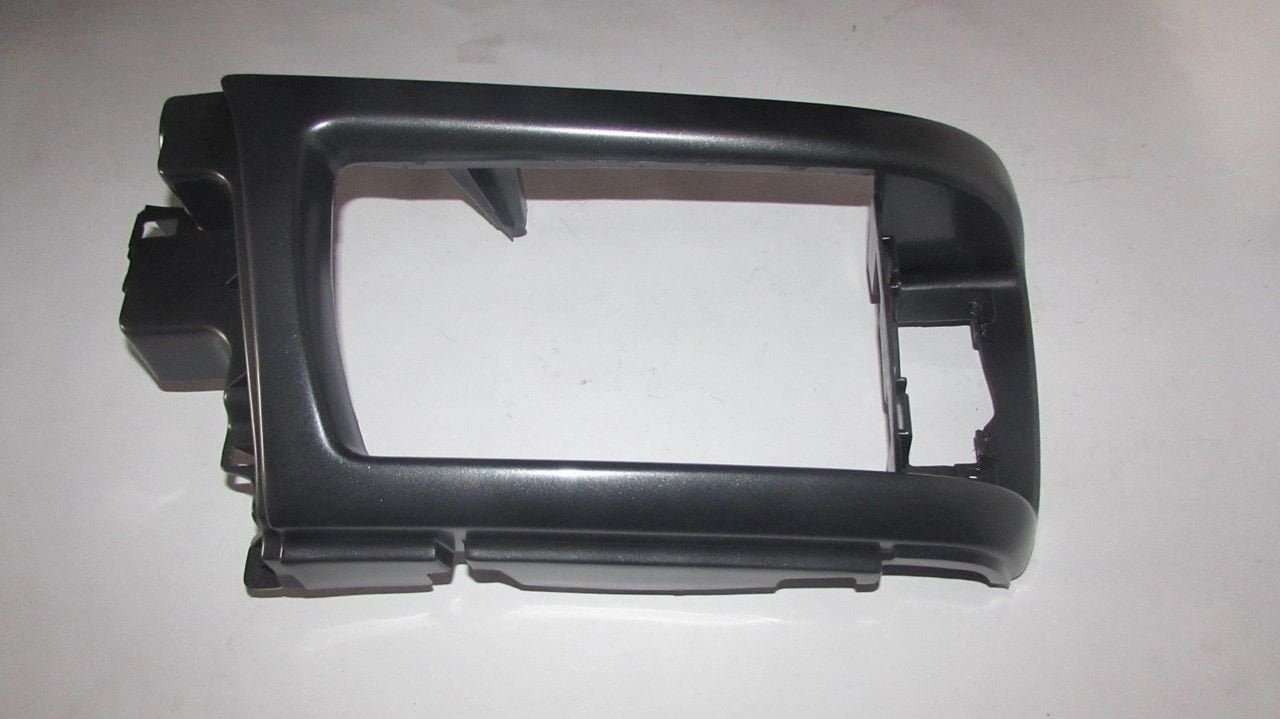 B2500 1997-2000 FAR ÇERÇEVESİ SİYAH SAĞ