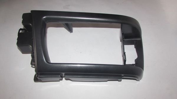 B2500 1997-2000 FAR ÇERÇEVESİ SİYAH SAĞ