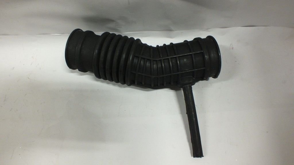 D21 / D22 98-02 HAVA FİLTRE HORTUMU