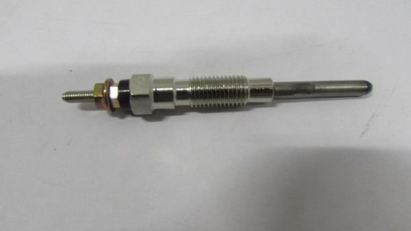 HILUX 2L LN65 / LB85 / LN105 / LN106 2.4 / 2.8 KIZDIRMA BUJİSİ 11 V