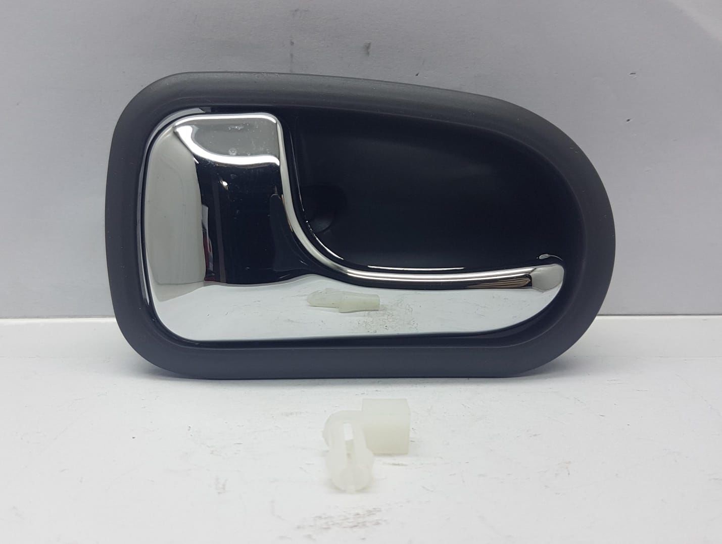 Kapı Kolu 626 Ön İç Sol 1992-1997/323 1995- Gri/Krom