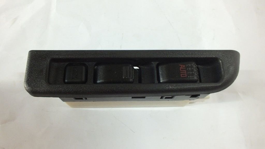 NKR 55 CAM DÜĞMESİ ÖN SOL 12V